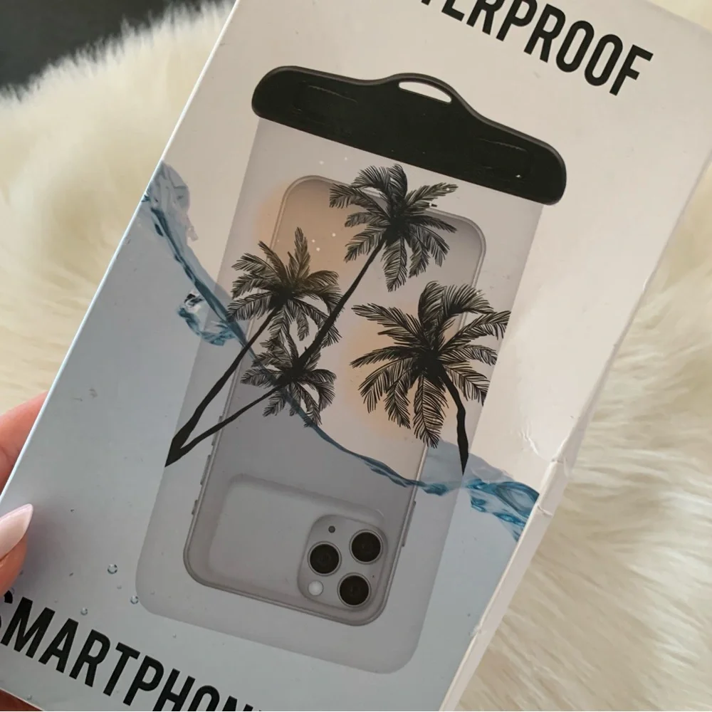 Urban Outfitters Waterproof Smartphone Bag -Black
